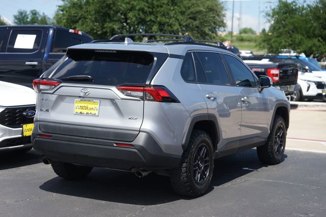 Used 2020 Toyota RAV4 XLE FWD image 6
