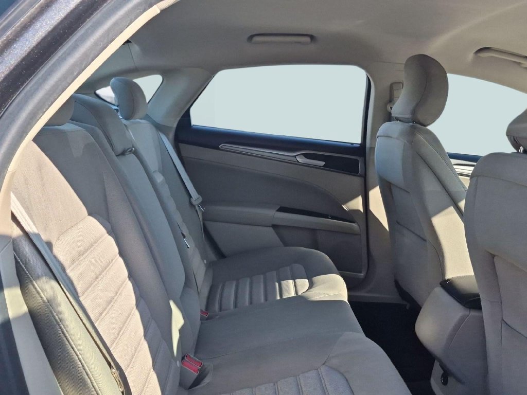Certified 2018 Ford Fusion SE FWD image 25