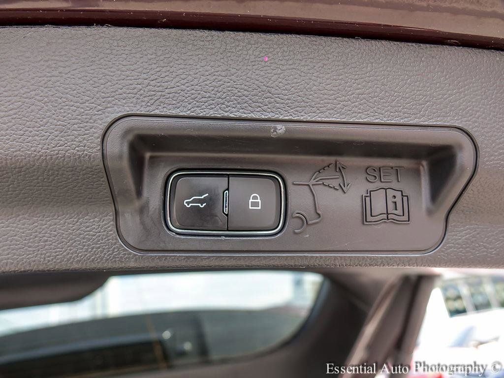 Certified 2022 Ford Explorer XLT w/ Equipment Group 202A image 23