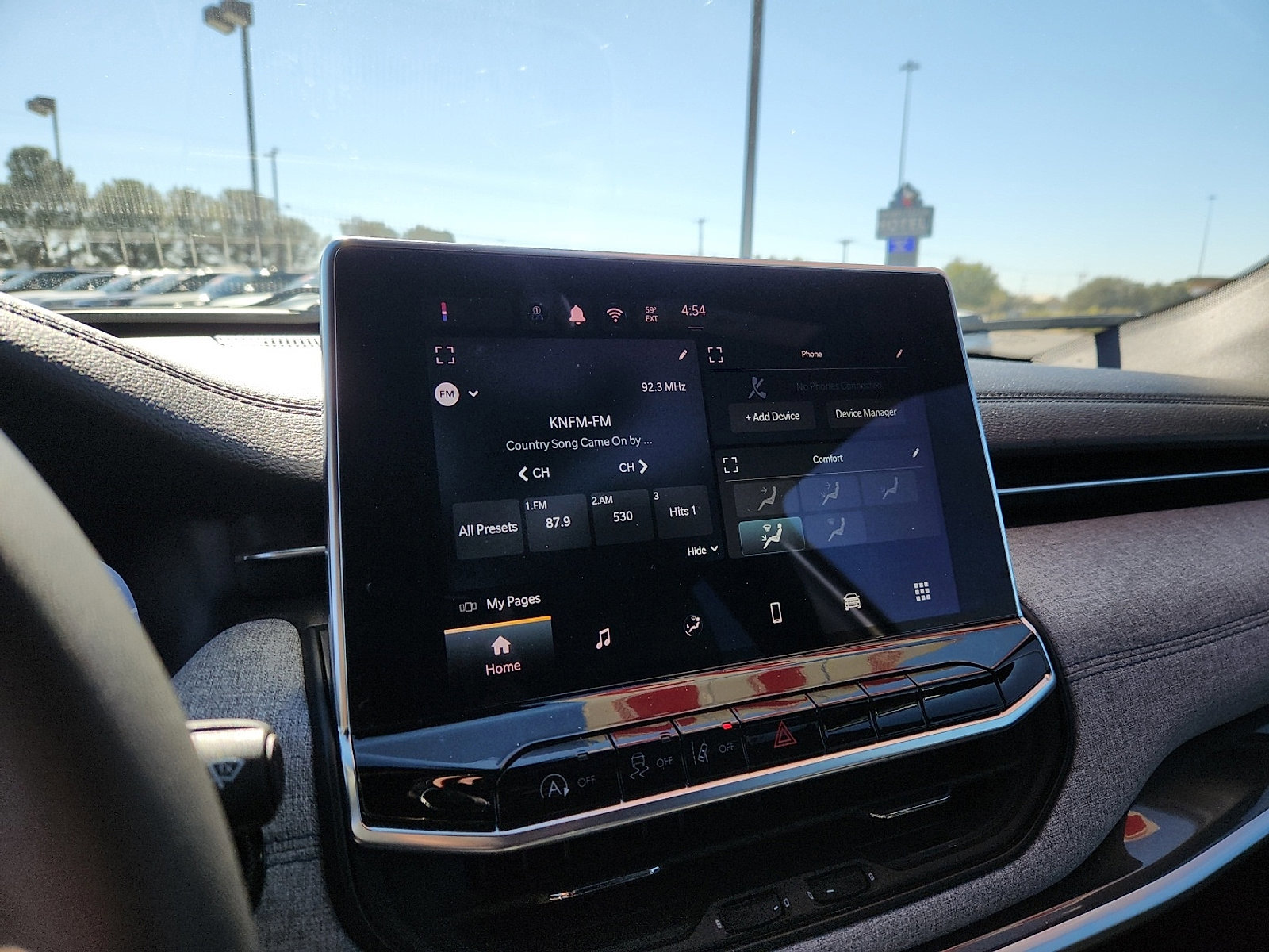 Used 2024 Jeep Compass Latitude image 12