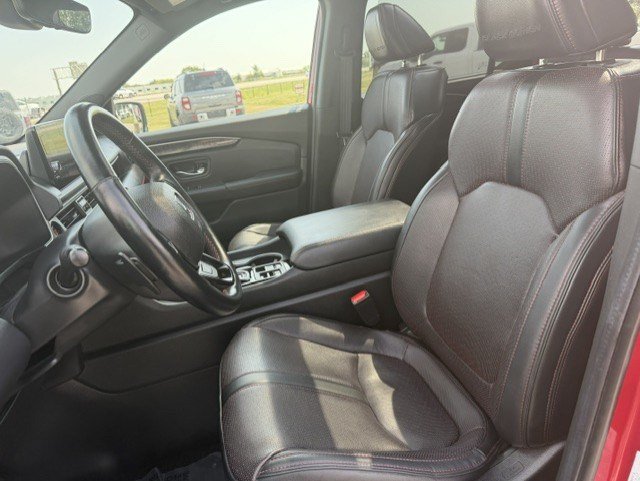 Used 2025 Honda Pilot Black Edition image 13