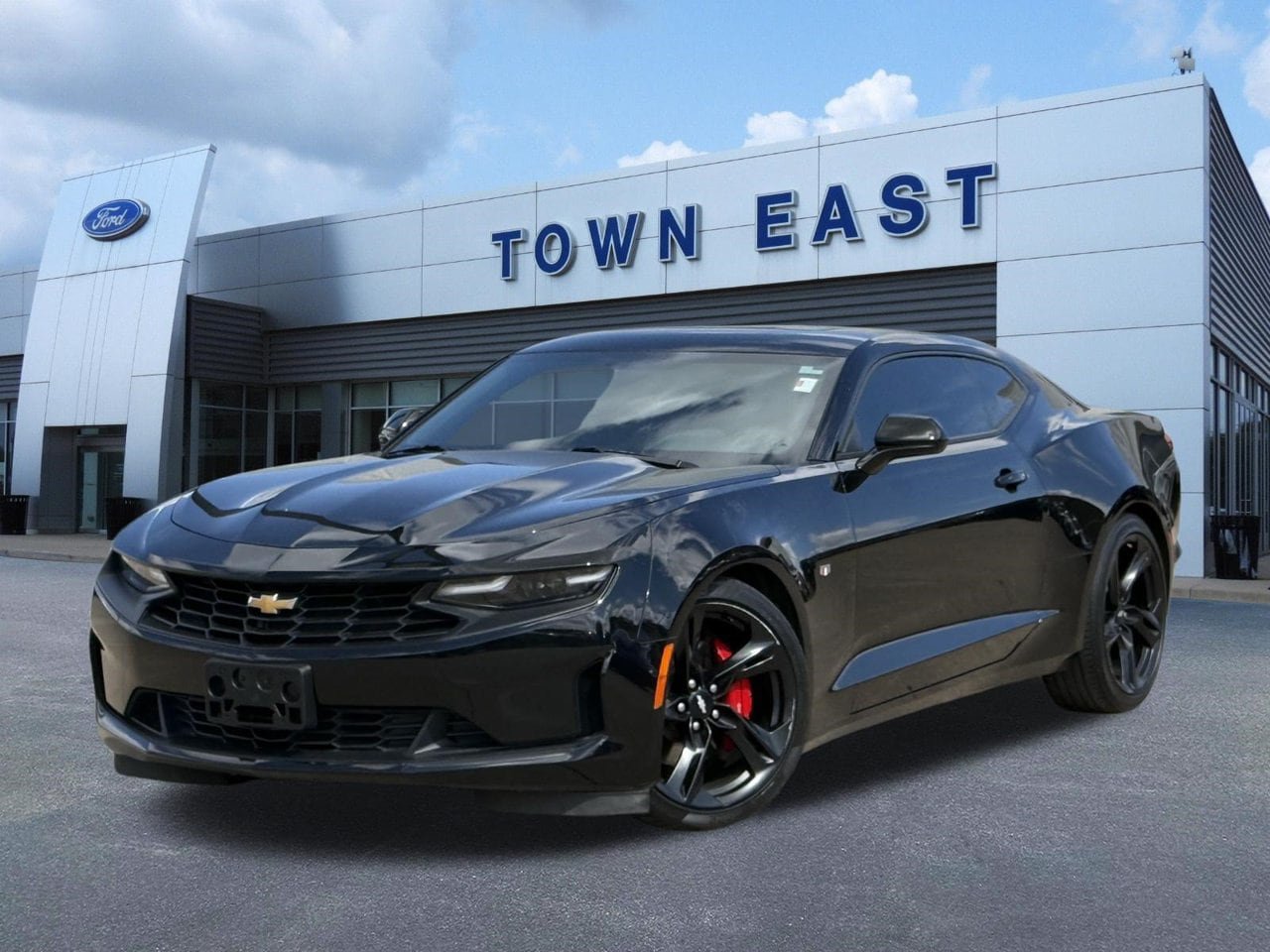 Used 2024 Chevrolet Camaro LT RWD image 1