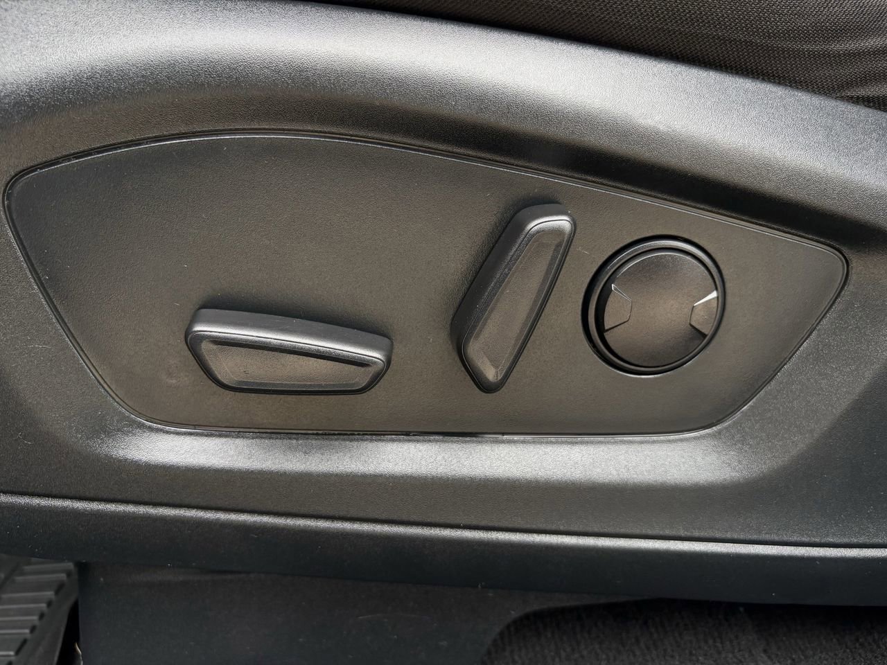 Certified 2022 Ford Explorer XLT image 25