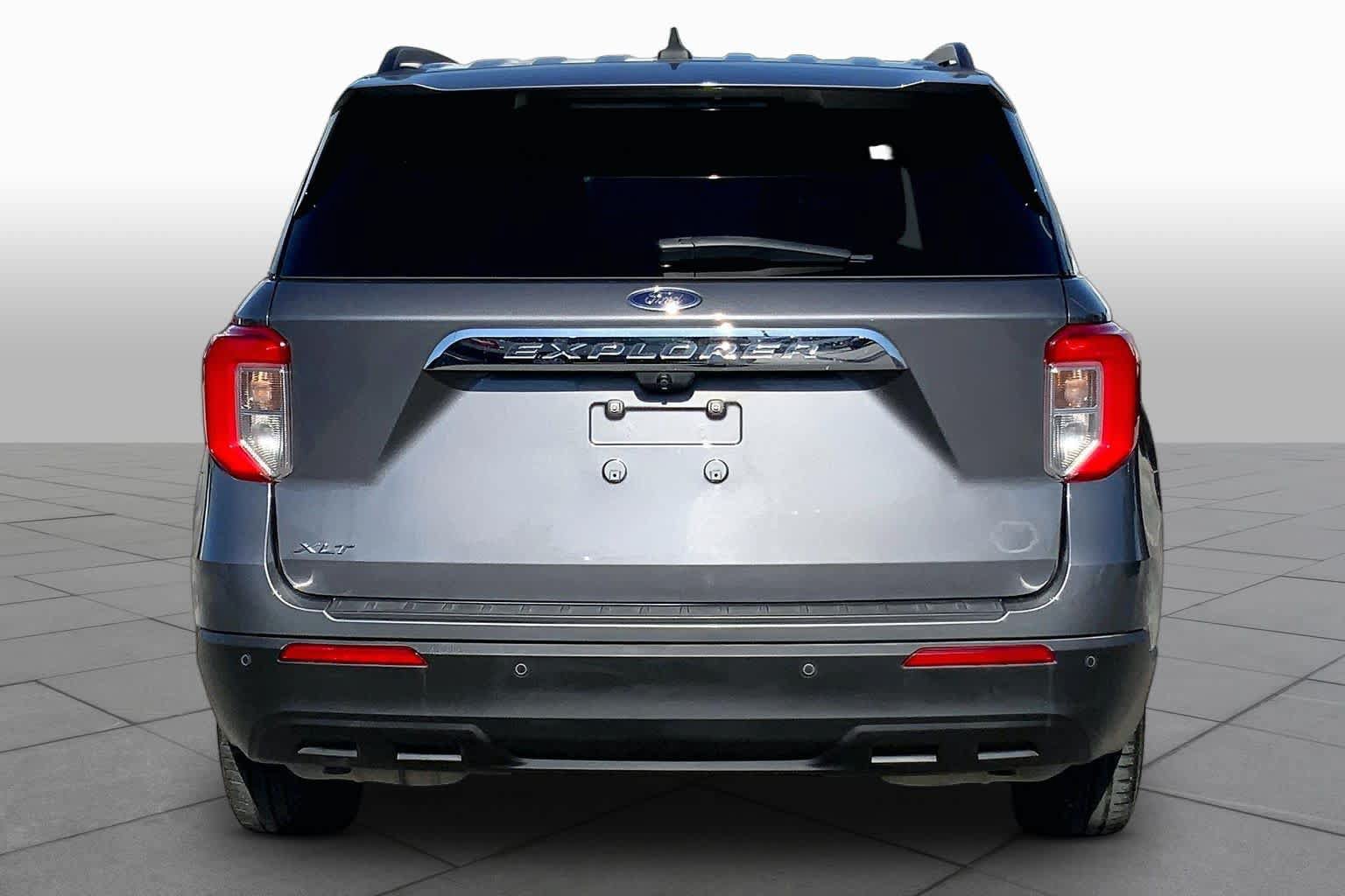 Certified 2022 Ford Explorer XLT RWD image 5