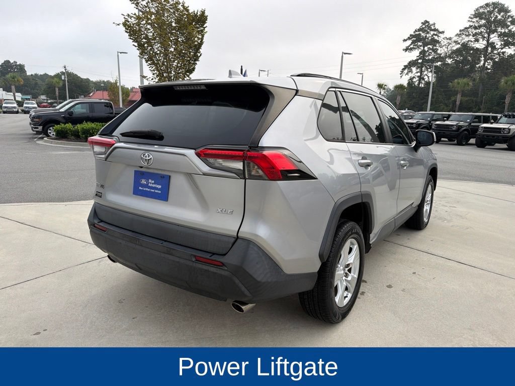 Used 2021 Toyota RAV4 XLE w/ Convenience Package FWD image 9
