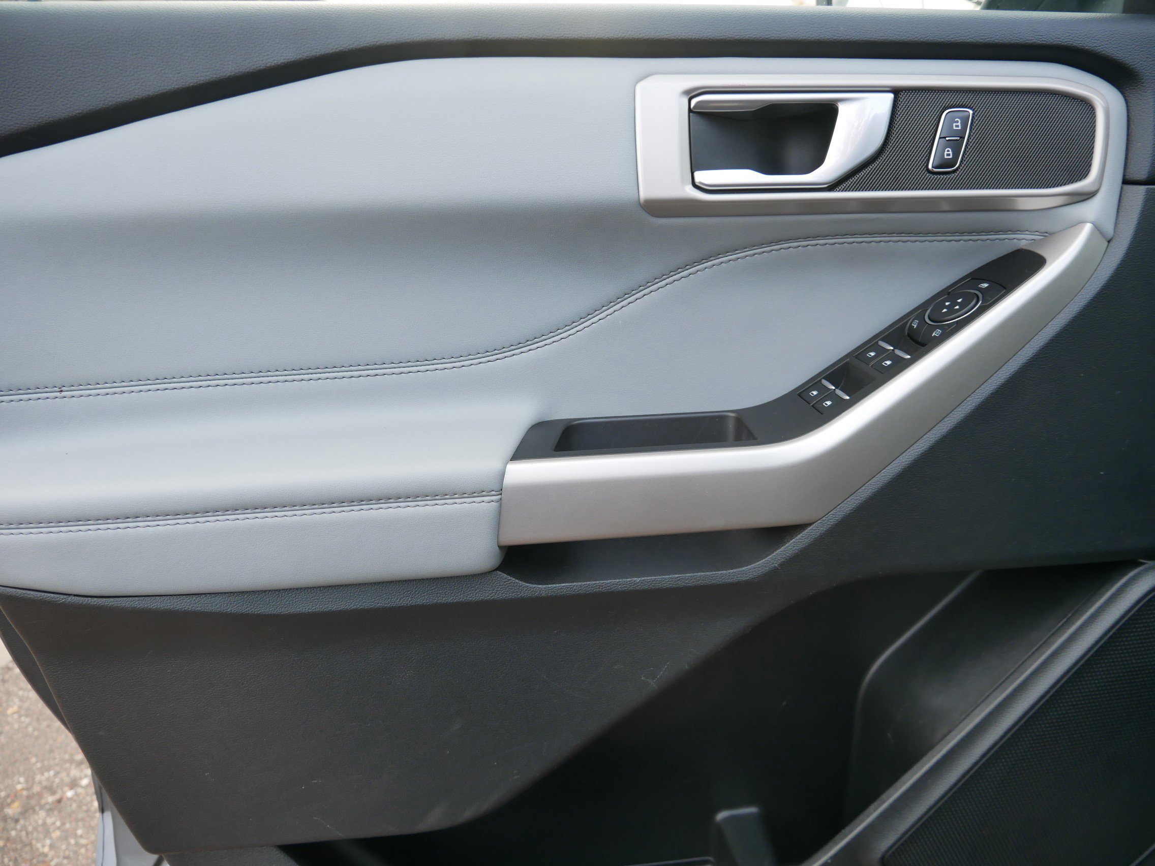 Certified 2023 Ford Explorer XLT w/ Equipment Group 202A image 11