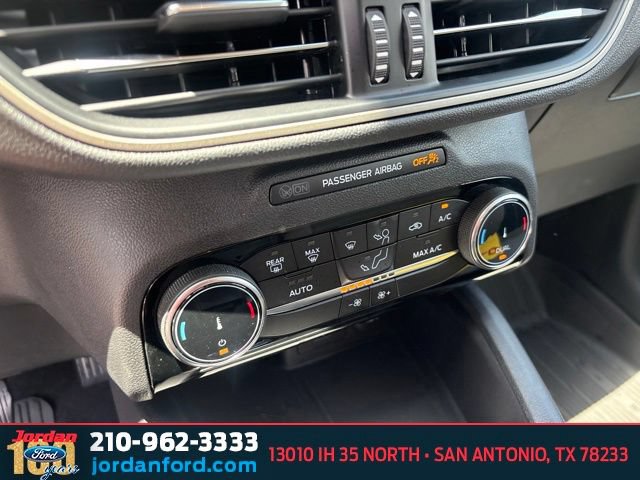 Certified 2022 Ford Escape SE w/ SE Sport Appearance Package FWD image 12