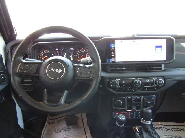 Used 2024 Jeep Gladiator Mojave AWD/4WD image 5