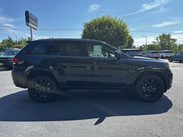 Used 2022 Jeep Grand Cherokee Laredo X AWD/4WD image 4