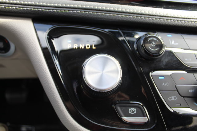 Used 2024 Chrysler Pacifica Limited FWD image 33