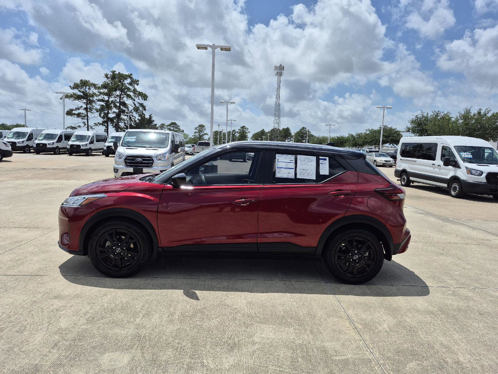 Used 2023 Nissan Kicks SV image 2