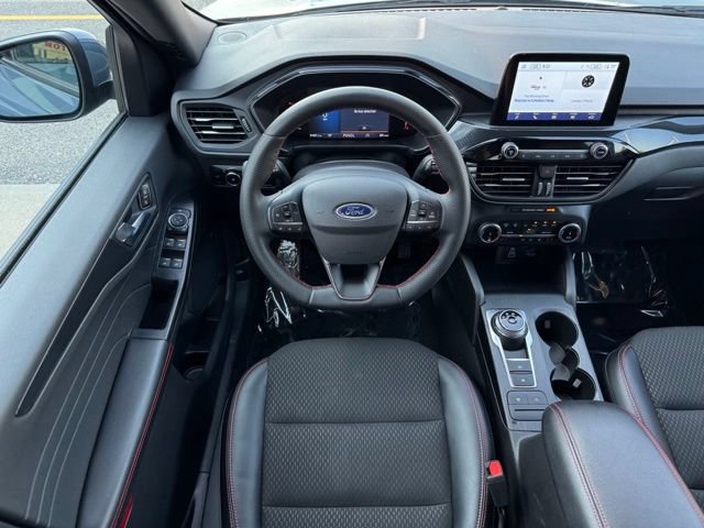 Certified 2025 Ford Escape ST-Line Select AWD/4WD image 9