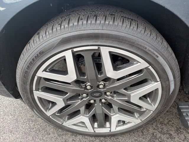 Certified 2025 Ford Expedition Platinum w/ Platinum Ultimate Package AWD/4WD image 25