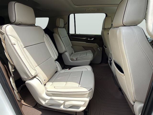Used 2023 GMC Yukon XL Denali AWD/4WD image 15