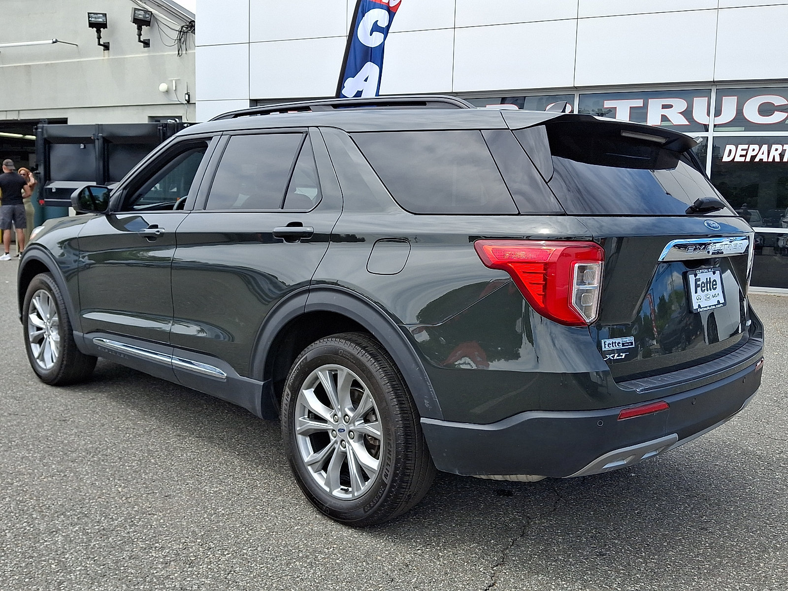Certified 2023 Ford Explorer XLT w/ Equipment Group 202A AWD/4WD image 6