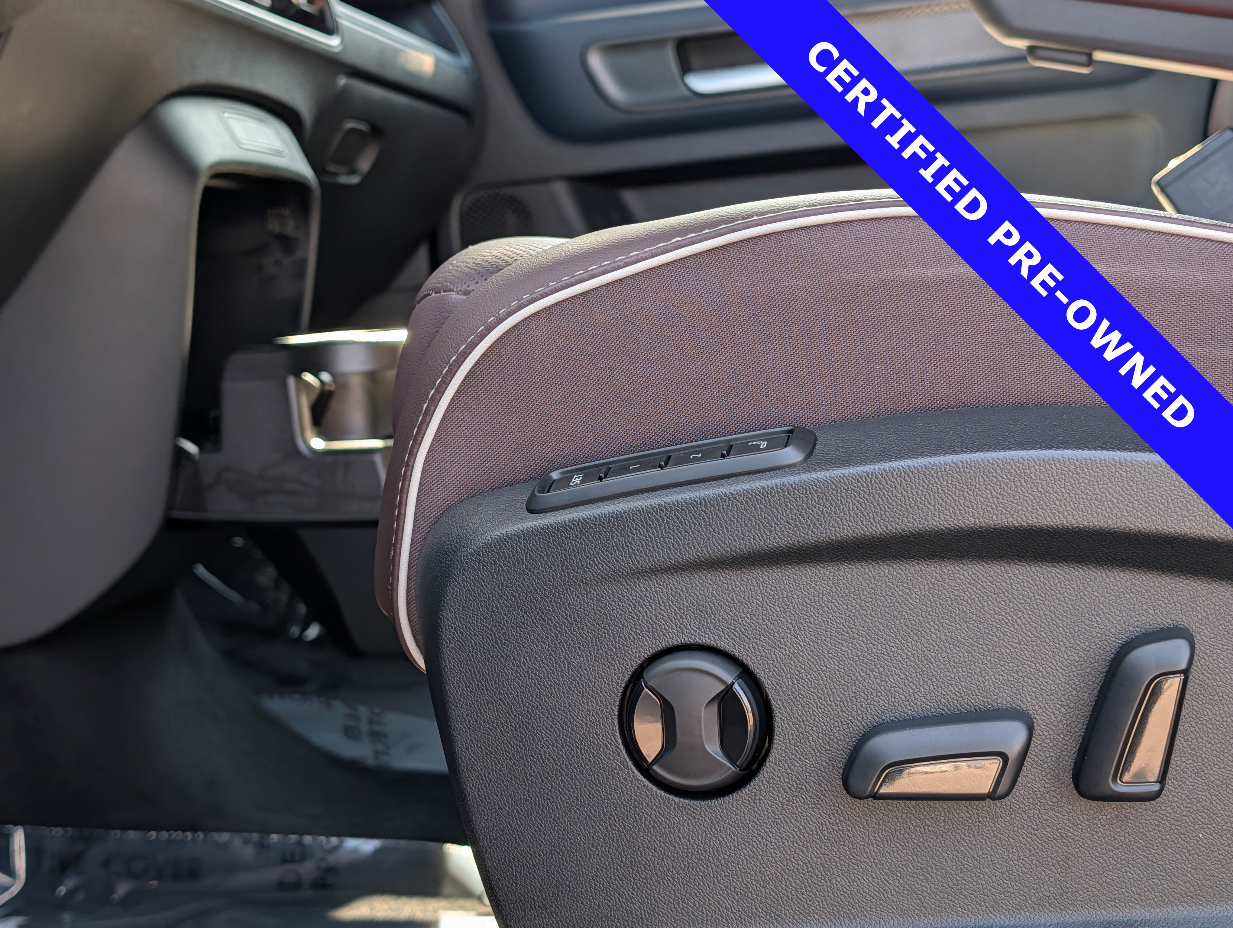 Used 2025 Volkswagen ID. Buzz Pro S RWD image 24