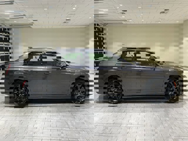 Used 2022 Chrysler 300 Touring L image 2