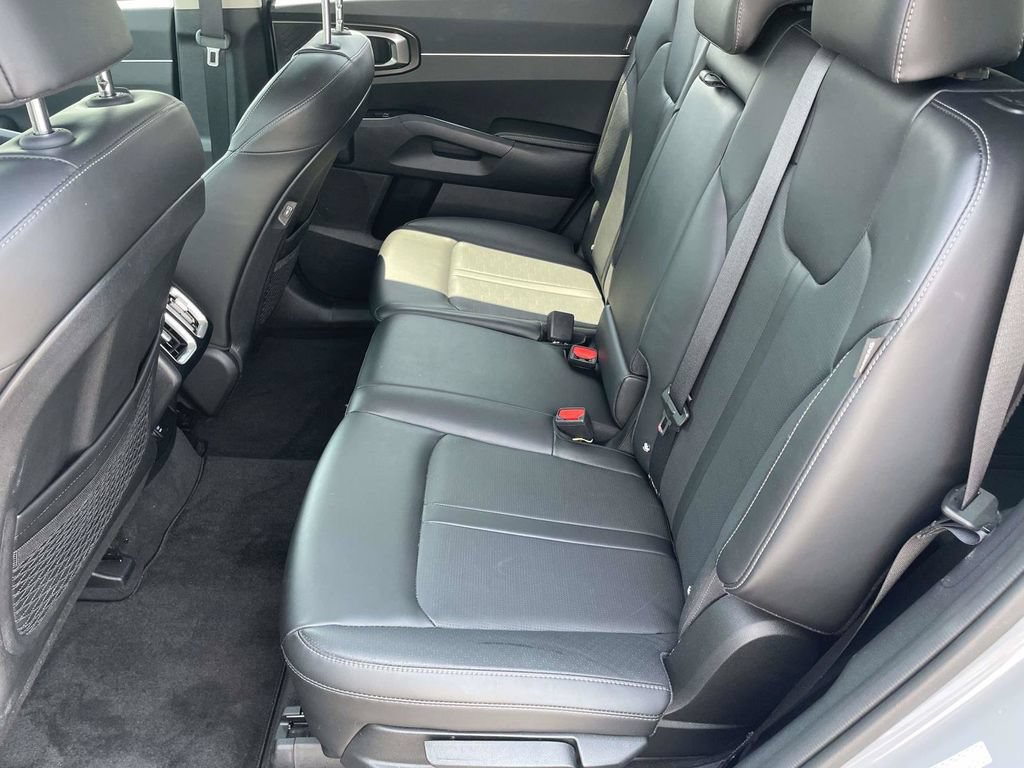Used 2025 Kia Sorento S w/ Panoramic Sunroof Package FWD image 12