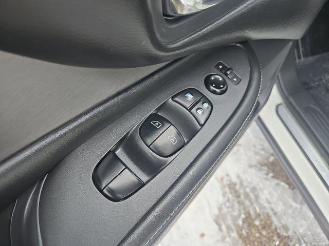 Used 2023 Nissan Murano SV image 12