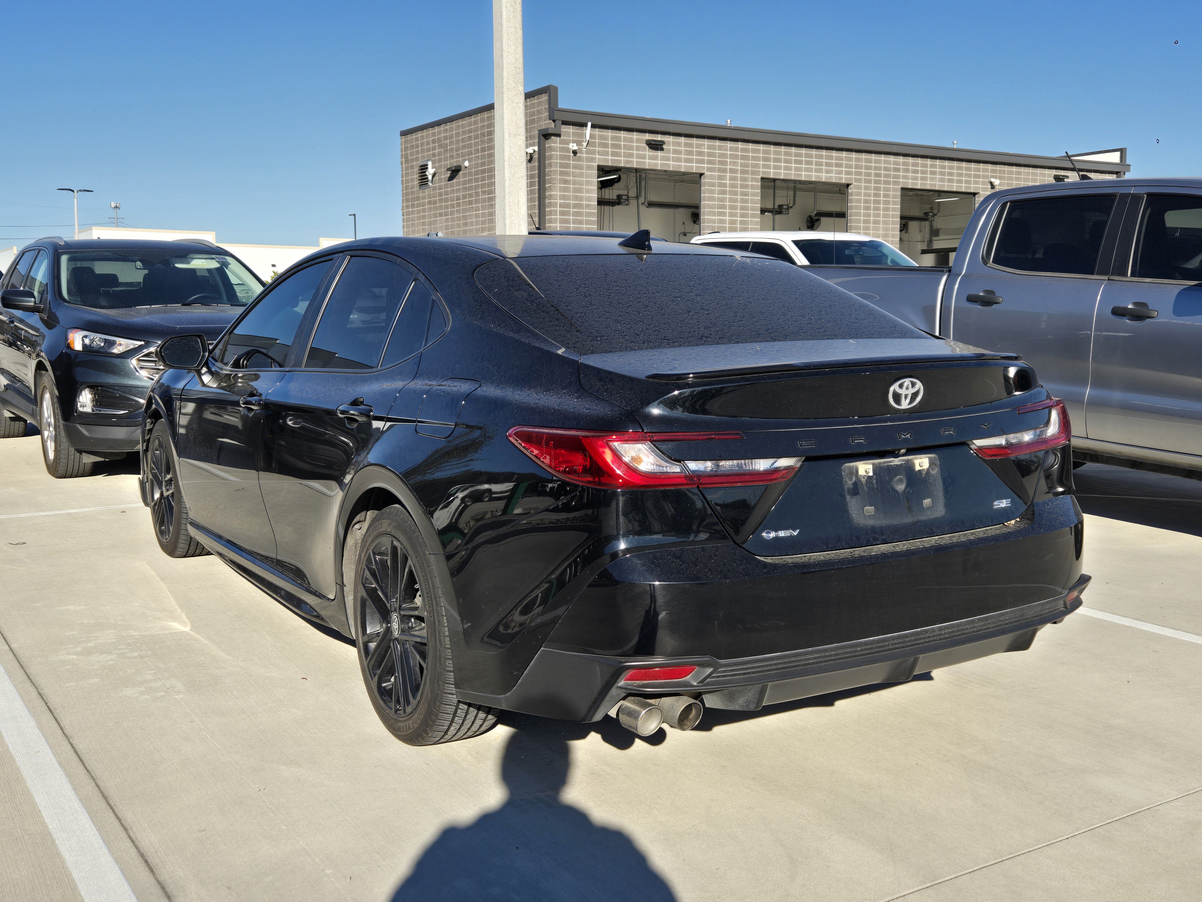 Used 2025 Toyota Camry SE FWD image 4
