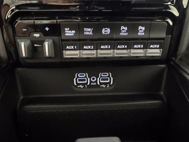 Used 2022 RAM 2500 Laramie w/ Night Edition AWD/4WD image 15