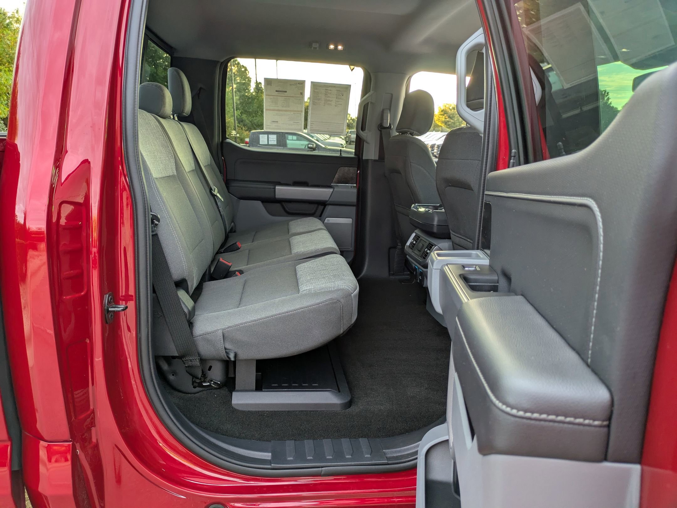 Certified 2022 Ford F150 XLT w/ Equipment Group 302A High image 40