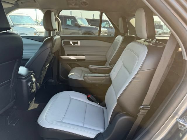 Certified 2021 Ford Explorer XLT w/ Equipment Group 202A AWD/4WD image 9