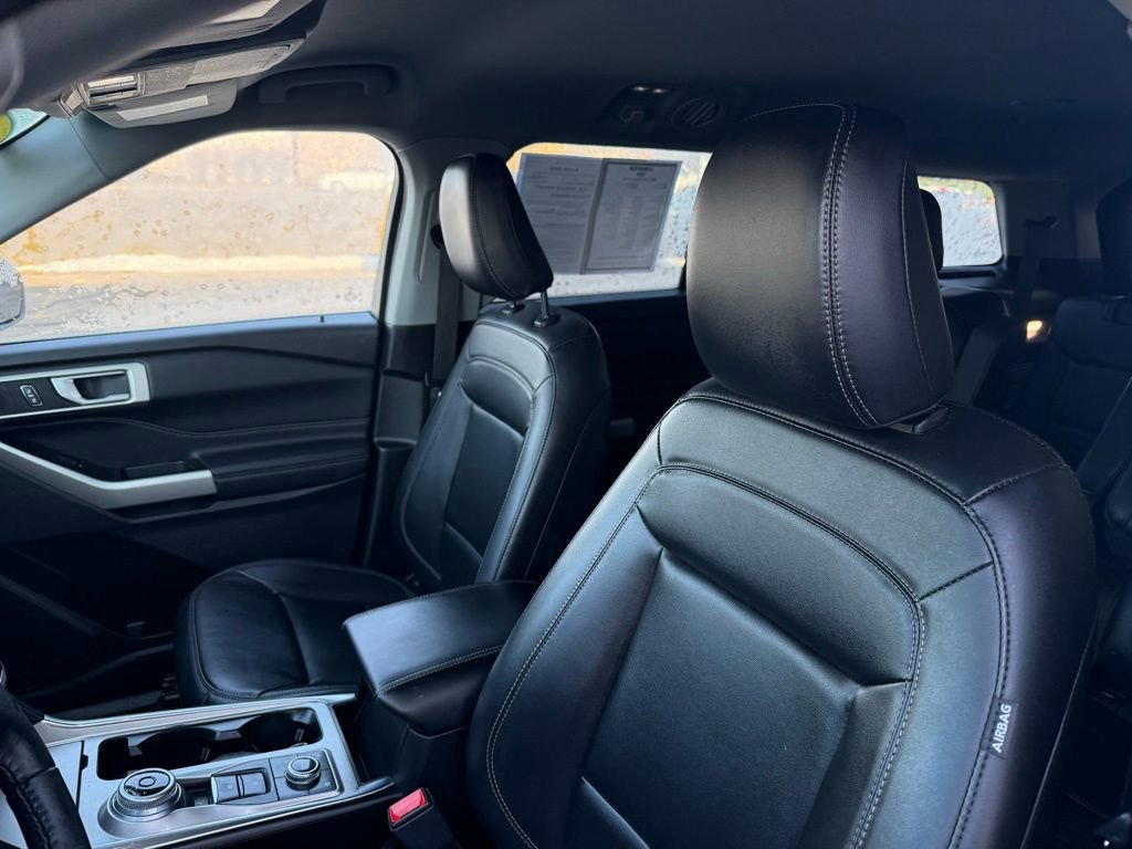 Certified 2022 Ford Explorer XLT w/ Equipment Group 202A image 3