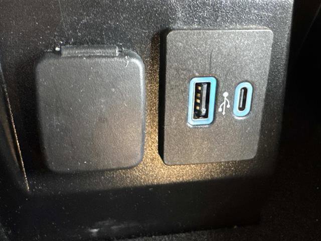 Certified 2022 Ford Explorer XLT w/ Equipment Group 202A image 18