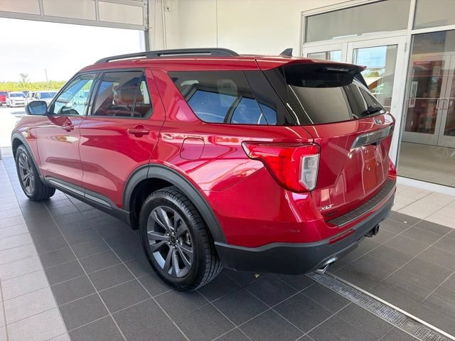 Certified 2021 Ford Explorer XLT w/ Equipment Group 202A AWD/4WD image 3
