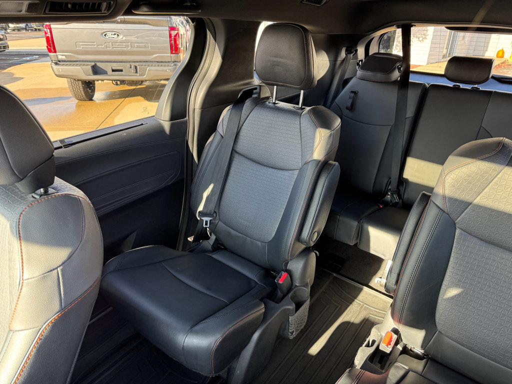 Used 2021 Toyota Sienna XSE image 33