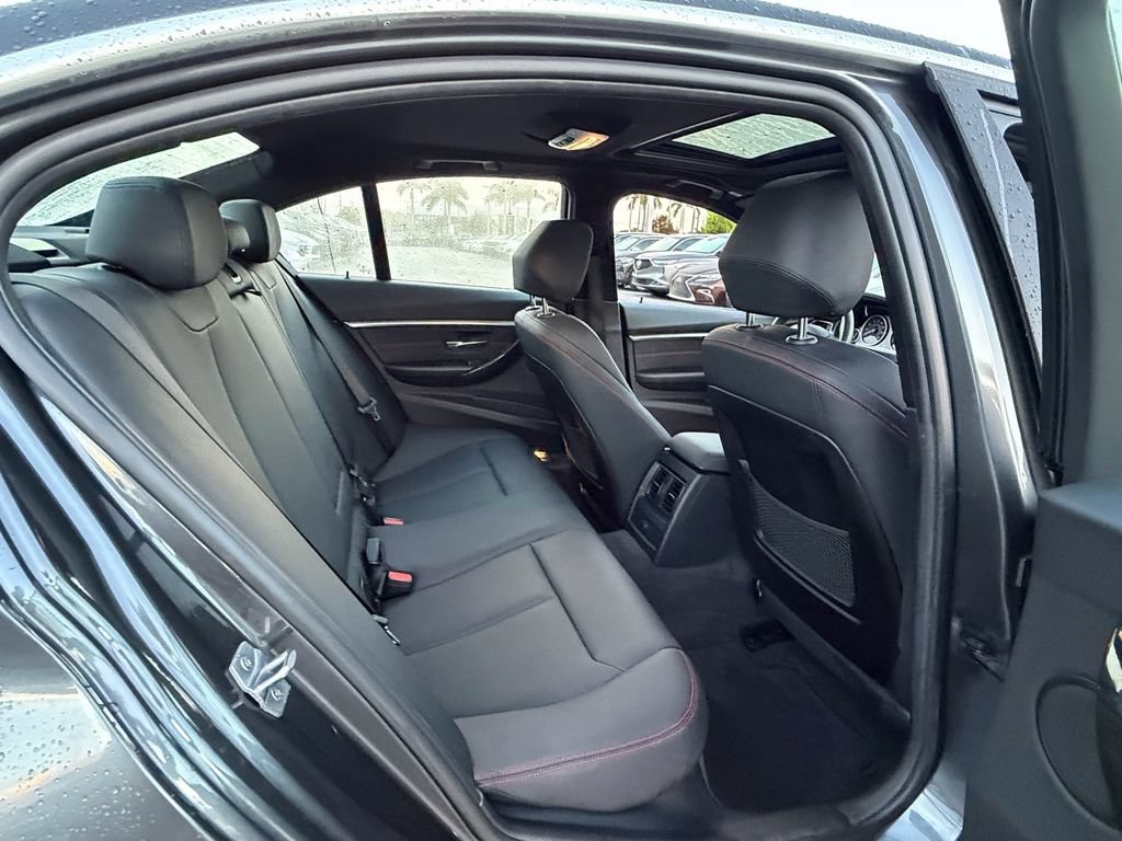 Used 2018 BMW 330i xDrive Sedan AWD/4WD image 17