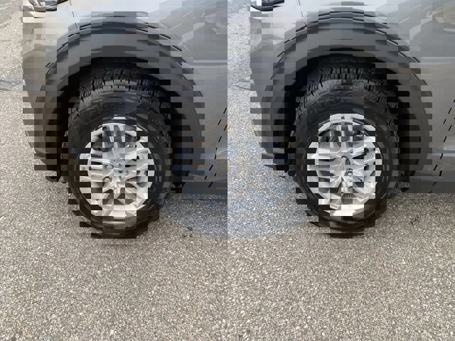 Certified 2025 Ford Explorer Active image 10