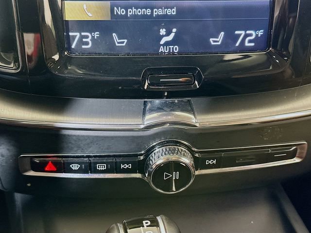 Used 2019 Volvo XC60 T5 Momentum w/ Multimedia Package image 17