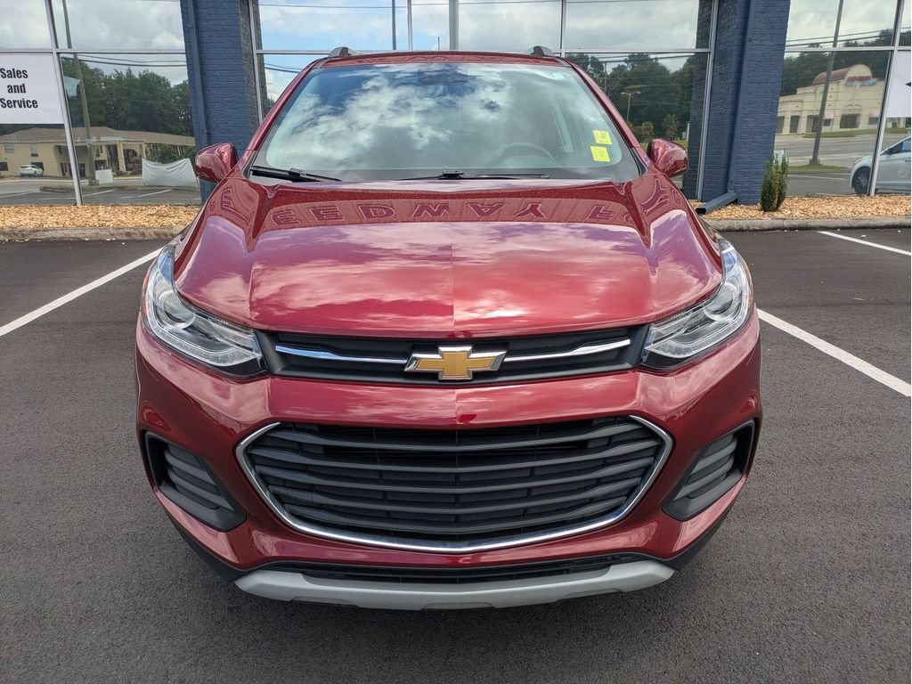 Used 2022 Chevrolet Trax LT w/ LT Convenience Package AWD/4WD image 2