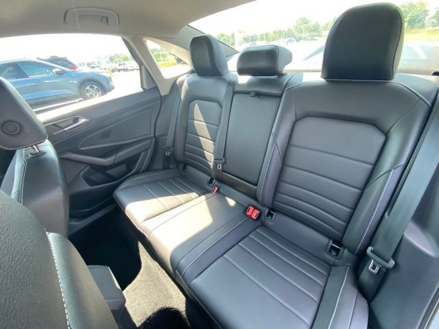 Used 2024 Volkswagen Jetta SE FWD image 17