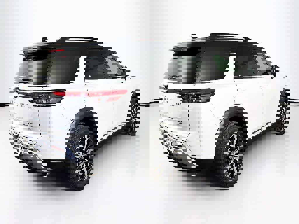 Used 2025 Nissan Pathfinder Platinum w/ Cargo Package image 5