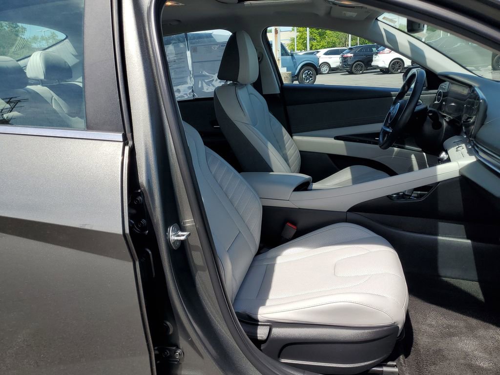 Used 2024 Hyundai Elantra Limited FWD image 14