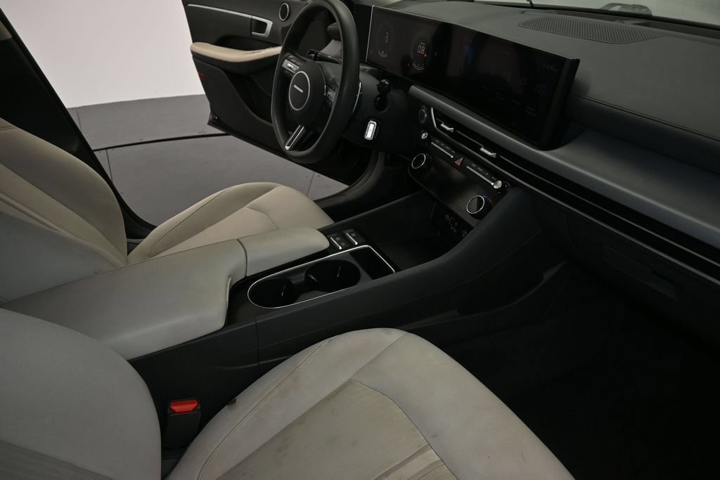 Used 2025 Hyundai Sonata SEL FWD image 13