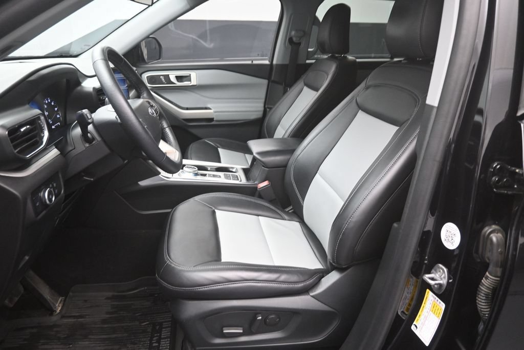 Certified 2023 Ford Explorer XLT w/ Equipment Group 202A RWD image 18