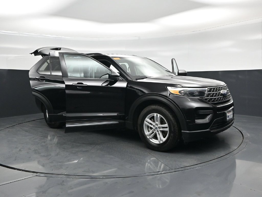 Certified 2024 Ford Explorer XLT RWD image 33