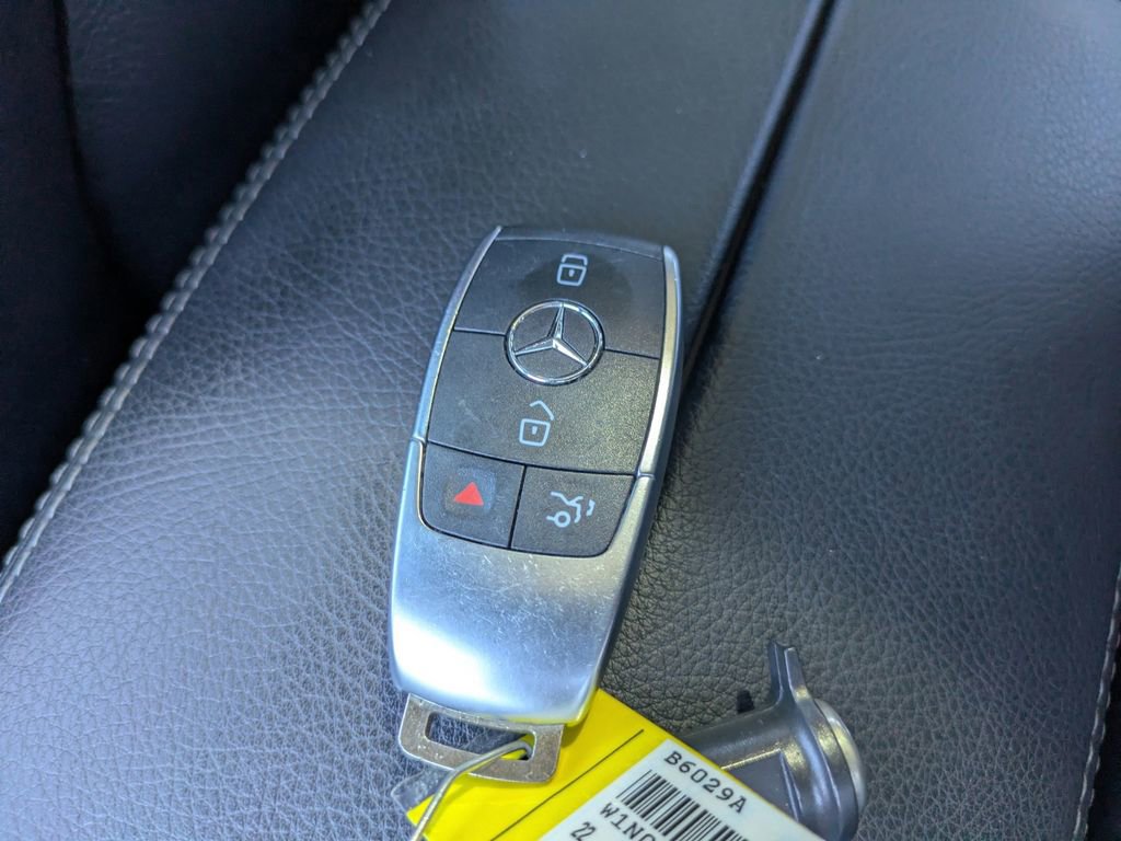 Used 2022 Mercedes-Benz GLC 300 image 34
