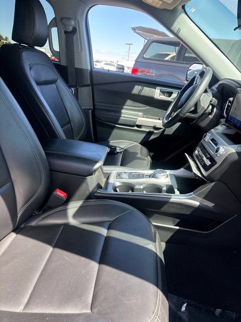 Certified 2023 Ford Explorer XLT w/ Equipment Group 202A AWD/4WD image 5