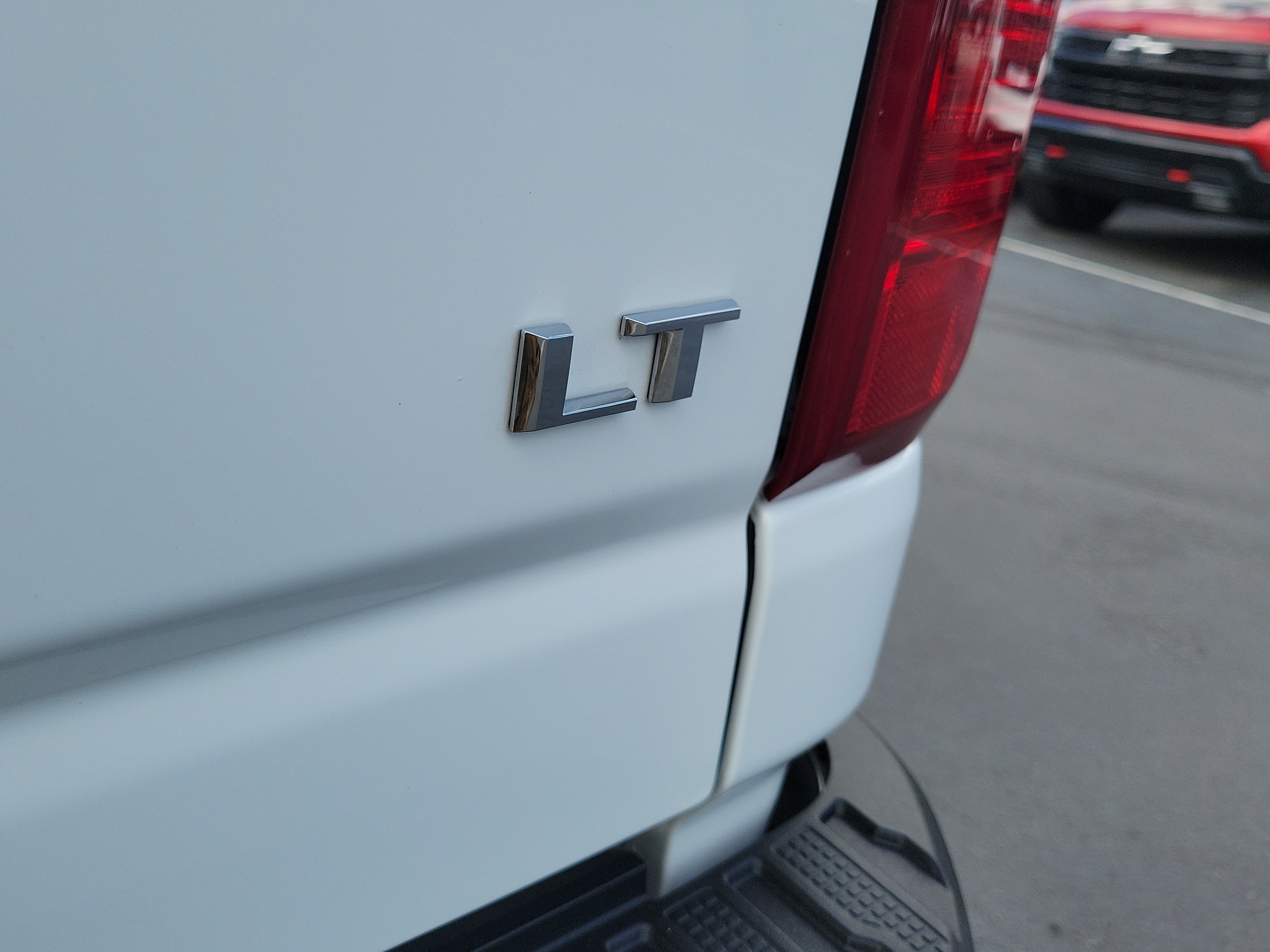 Used 2025 Chevrolet Silverado 2500 LT w/ Leather Package AWD/4WD image 9