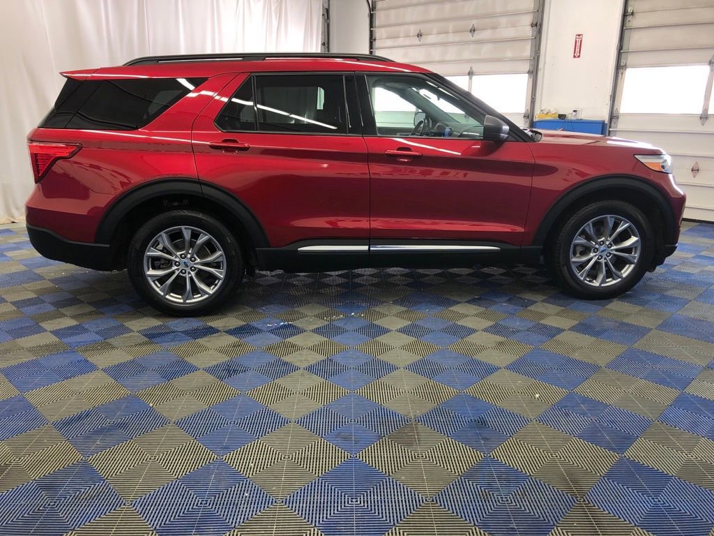 Certified 2022 Ford Explorer XLT w/ Equipment Group 202A image 6