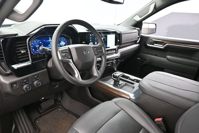 Used 2023 Chevrolet Silverado 1500 RST w/ Redline Edition AWD/4WD image 11
