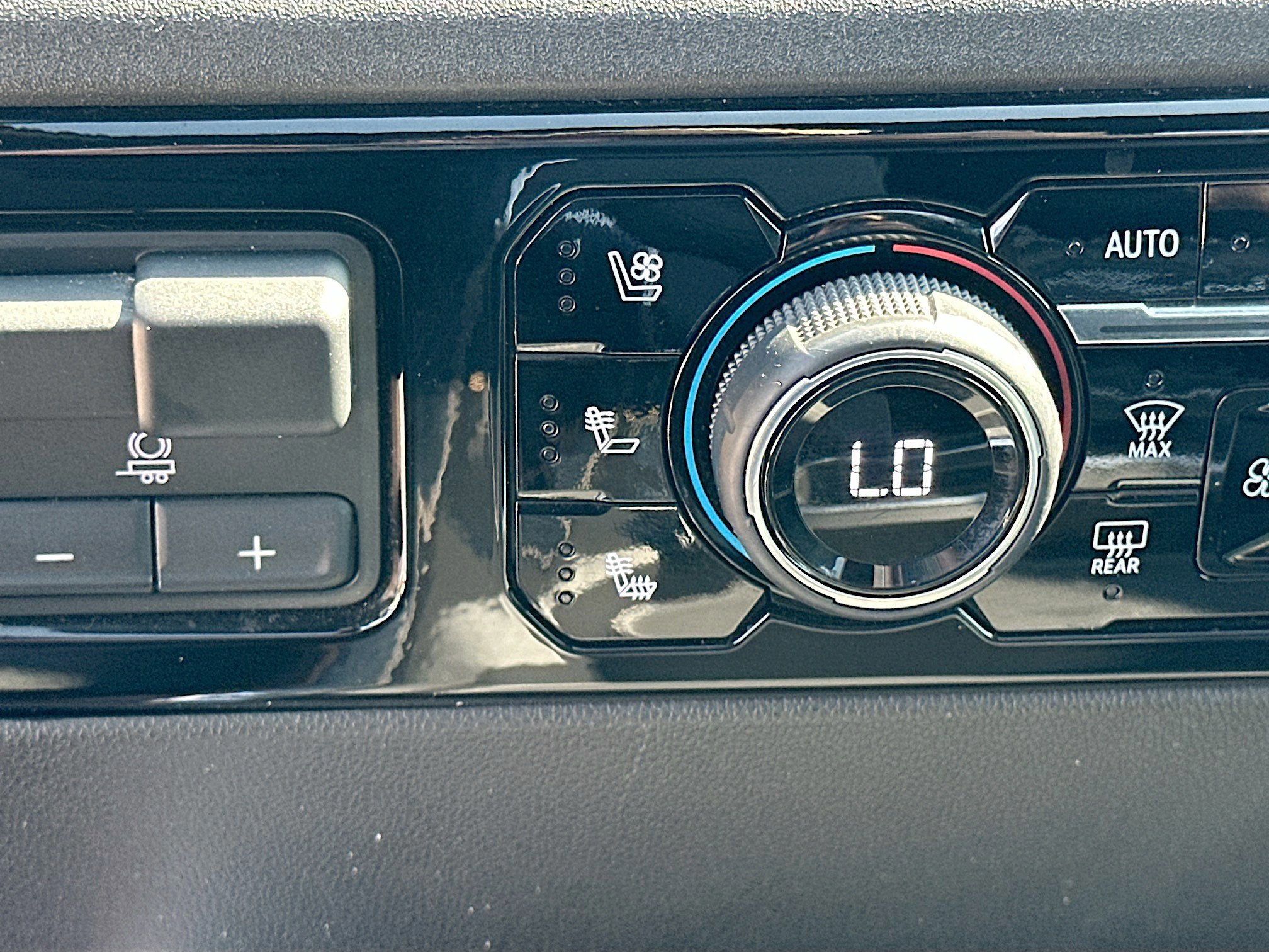 Used 2024 Chevrolet Silverado 2500 High Country w/ High Country Premium Package image 21