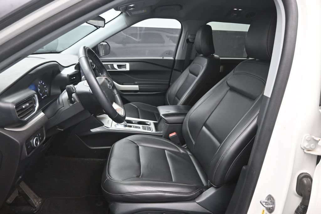 Certified 2023 Ford Explorer XLT w/ Equipment Group 202A RWD image 18