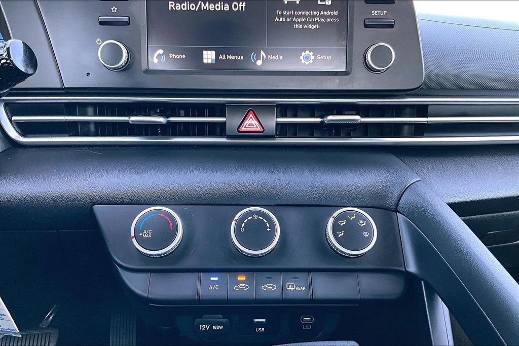 Used 2024 Hyundai Elantra SE image 31