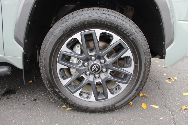 Used 2026 Toyota Tundra Limited AWD/4WD image 18